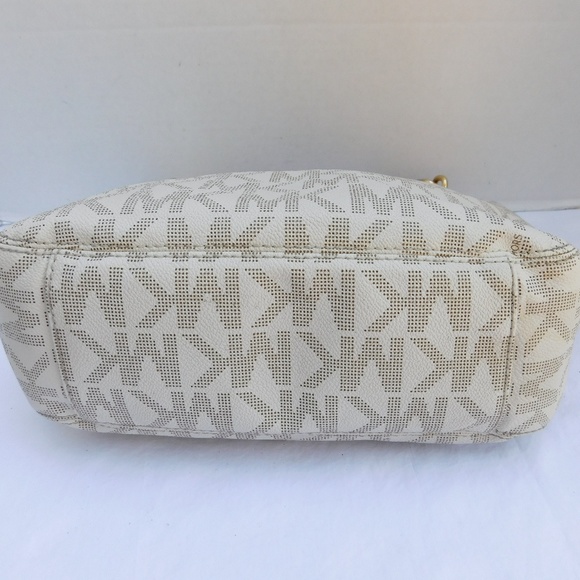 SOLD-MICHAEL KORS SIGNATURE MONOGRAM CHAIN TOTE - Picture 5 of 8